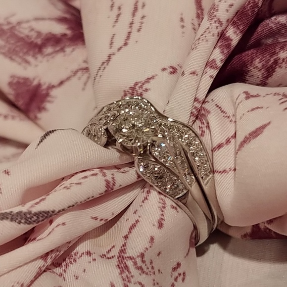 Stunning Diamond engagement and wedding ring - Picture 5 of 6